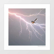 Cargar imagen en el visor de la galería, &#39;Fantail on lightning bolt&#39; Art Print by Vertigo Artography